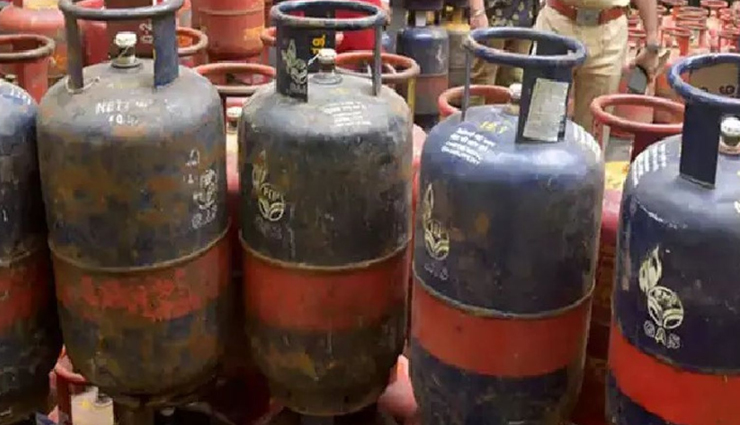 घरेलू के बाद अब कॉमर्शियल सिलेंडर 157.50 रुपए सस्ता