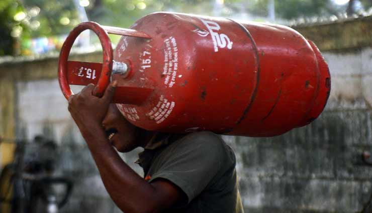 उदयपुर : 31 दिन में दूसरी बार घटे कमर्शियल गैस के दाम, घरेलू सिलिंडर 840 रूपये यथावत