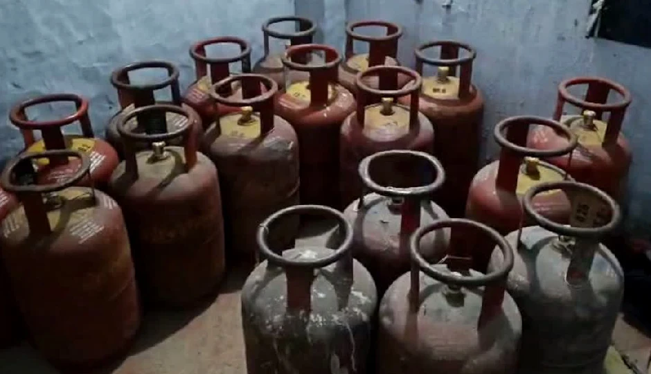 LPG सिलेंडर के बढ़े दाम, जानें कितनी हुई बढ़ोतरी और आपके शहर में क्या हैं नए रेट