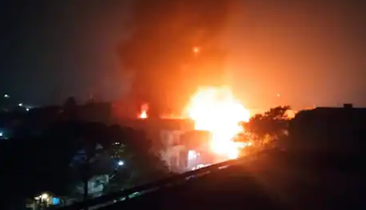 Rajasthan: भीलवाड़ा में गैस सिलेंडर से भरे ट्रक पर गिरी आकाशीय बिजली, हुए एक के बाद एक धमाके