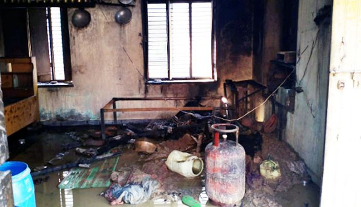 कैथल  / खाना बनाते वक्त लगी गैस सिलेंडर में आग, पति-पत्नी और 6 बच्चों  भागकर बचाई अपनी जान