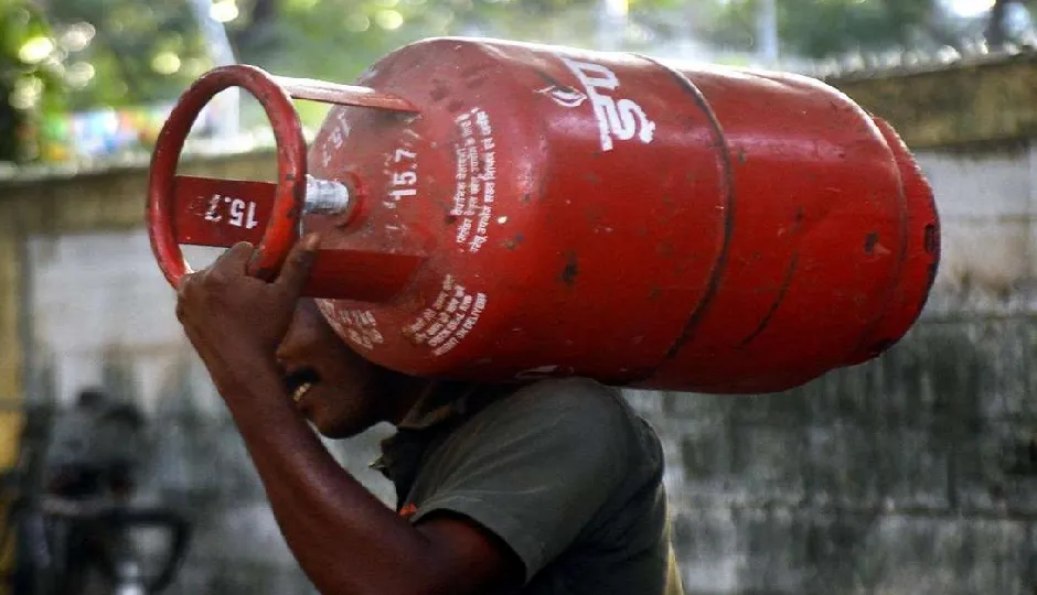 LPG डिलीवरी में आई मामूली रुकावट, जानिए अब कितने दिनों में आपके घर पहुंचेगा गैस सिलेंडर