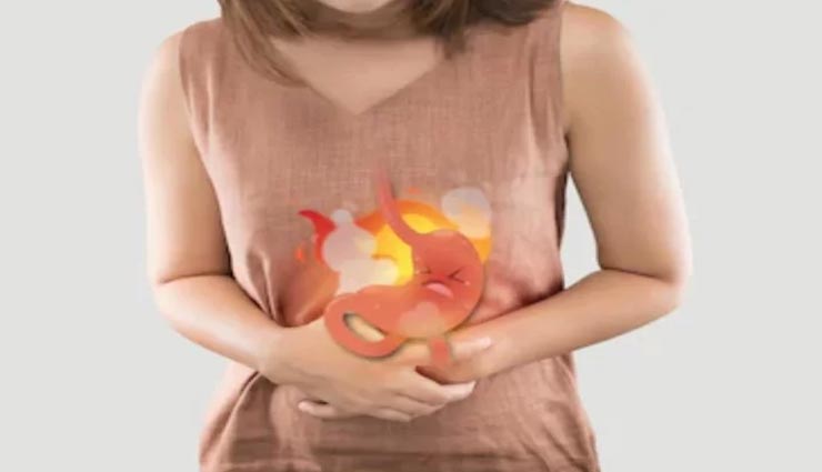 पेट में गैस की समस्या से निजात दिलाएंगे ये 4 देसी नुस्खे, जरूर आजमाकर देखें