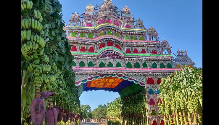 PM मोदी और जिनपिंग के स्वागत में 18 तरह की सब्जियों और फलों सजाया गया गेट PM मोदी और जिनपिंग के स्वागत में 18 तरह की सब्जियों और फलों सजाया गया गेट