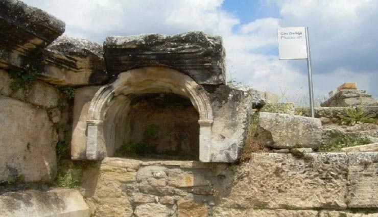 weird news,weird place,mysterious place,turkey,gate to hell