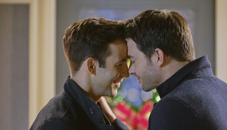 signs that tell someone is gay,how to know person is gay,traits of gay,mates and me,relationship tips