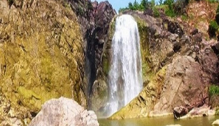breathtaking waterfalls near hyderabad,refreshing getaway destinations,scenic waterfalls around hyderabad,natural retreats from the city,serene waterfall escapes,hyderabad weekend waterfall trips,tranquil nature hideaways,unspoiled waterfall beauty,relaxing breaks near hyderabad,rejuvenating waterfall experiences