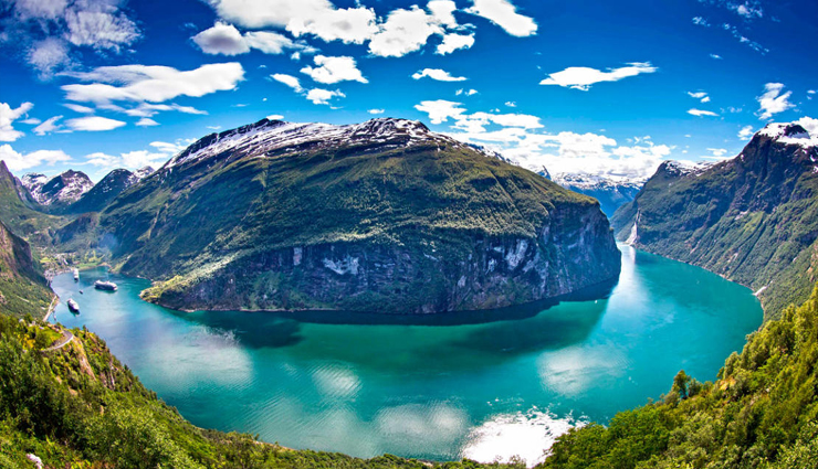 hot tourist spot,norway tourist spot,trolltunga,lofoten islands,preikestolen,alesund,jotunheimen national park,bergen,geirangerfjord,stetind,oslo,runde island,travel,holidays,travel guide,travel tips