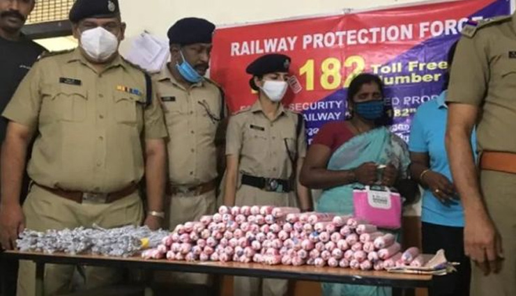 Kerala News: कोझिकोड़ रेलवे स्टेशन पर भारी मात्रा में मिले विस्फोटक, महिला से बरामद हुईं 100 जिलेटिन की छड़ें 