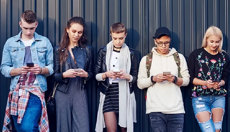 Gen Z की बुद्धि पर सवाल: माता-पिता से क्यों कमजोर पड़ रहा IQ, चौंकाने वाली रिसर्च आई सामने