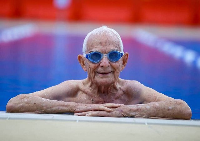 omg news,swimming,australian swimmer,george corones,world record,oldest swimmer,weird news