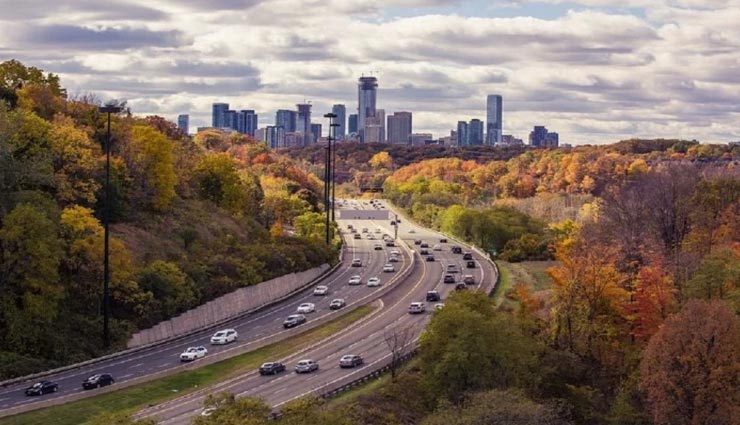 यहां बीच रास्ते गाडी का ईंधन ख़त्म होना बड़ा गुनाह, जुर्माने के साथ होगी सजा