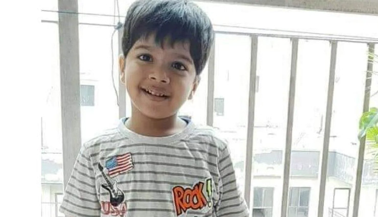 noida,gautam buddh nagar,woman,child,building