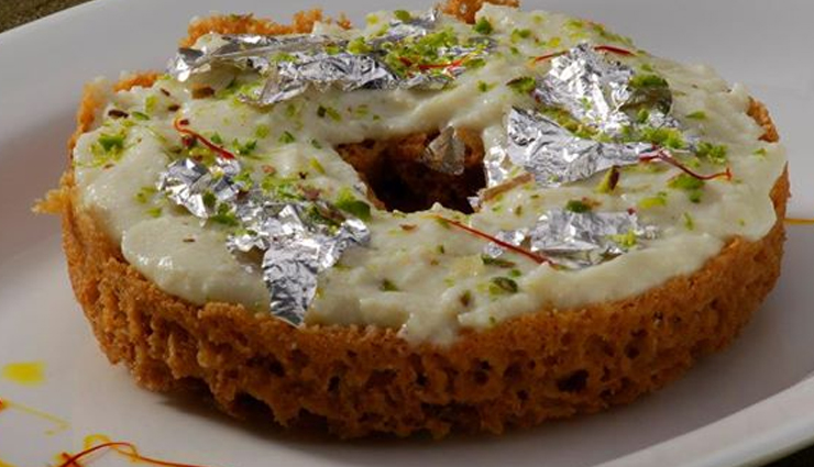 rajasthan cuisine favorites,popular dishes of rajasthan,traditional rajasthani food,famous rajasthani recipes,rajasthani culinary delights,must-try dishes in rajasthan,authentic rajasthani cuisine,rajasthani street food specialties,royal rajasthani delicacies,flavors of rajasthan cuisine