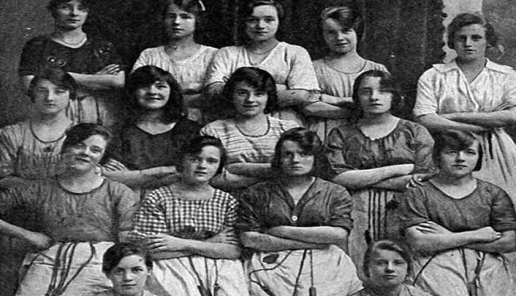 Weird Story There is a Scary Truth Hidden in This 116 Year Old Picture, Can You Spot That?