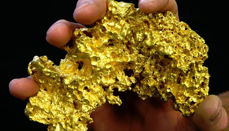 weird news,weird incident,giant gold nuggets,australia,founded gold by metal detactor
