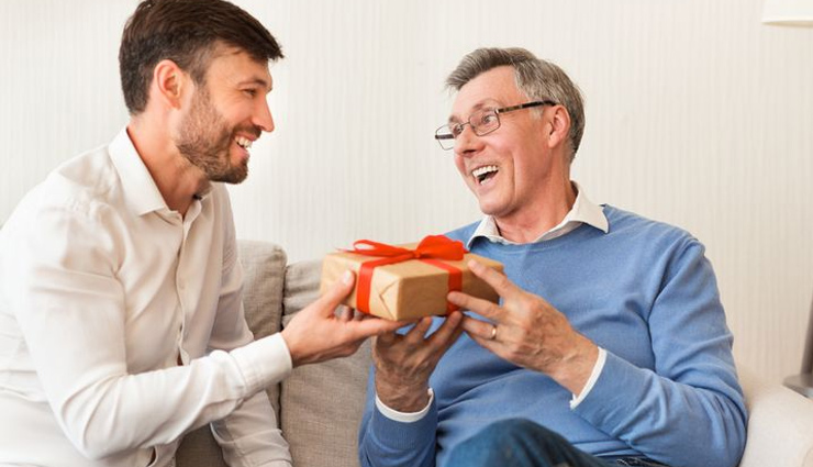 Father’s Day 2022: फादर्स डे पर पापा को देना चाहते हैं कुछ खास गिफ्ट, एक नजर इन गैजेट्स पर डाले  