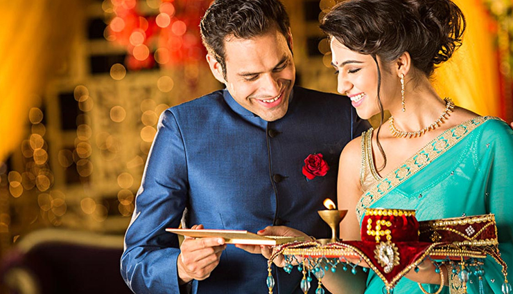 इन सस्ते गिफ्ट्स की मदद से करें करवाचौथ पर अपनी पत्नी को खुश relationship tips,relationship tips in hindi,karva chauth,karva chauth gift ideas