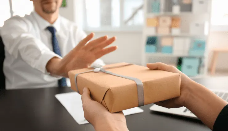 dating a married woman,risks of dating married women,rules for dating married women,challenges in dating married women,dating a married woman advice,dangers of dating married women,relationship with married woman,dating someone’s wife,love with married woman,married woman affair tips