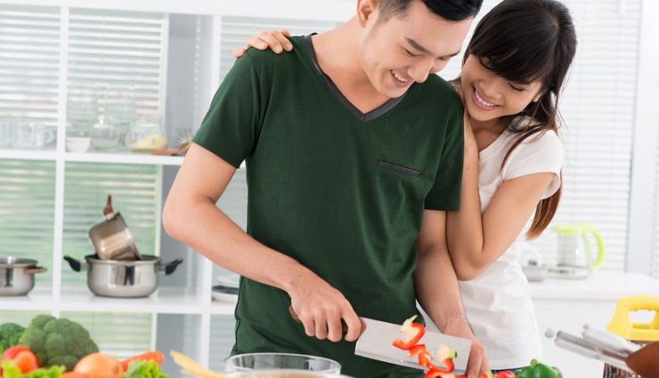 अपनी रूठी पत्नी को दे ये उपहार, बनाए उनके दिन को स्पेशल gifts to impress wife,gifts