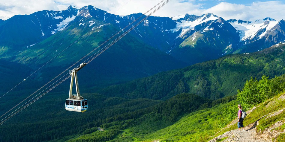 beautiful ski resorts,best ski resorts in the world,ski resorts,must visit ski resorts,niseko,japan,aspen,colorado,ketchum,idaho,banff,canada,girdwood,alaska