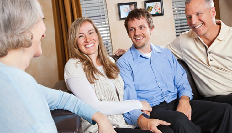 गर्लफ्रेंड के पेरेंट्स से कर रहे पहली मुलाक़ात, इन बातों का ध्यान रख जमाए इम्प्रेशन meeting your girlfriend parents for the first time,tips to meet in laws for the first time,girlfriend parents meet,mates and me,relationship tips