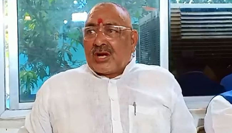VIDEO 'मोदी जी ने आतंकवाद का समर्थन किया और सेना को गाली दी है' : गिरिराज सिंह