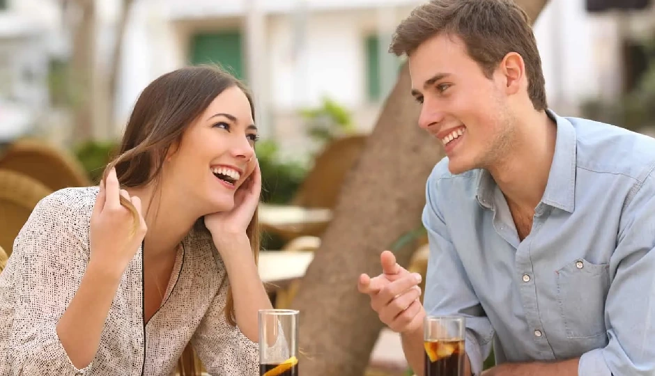 10 Ways To tell If a Girl Has a Boyfriend