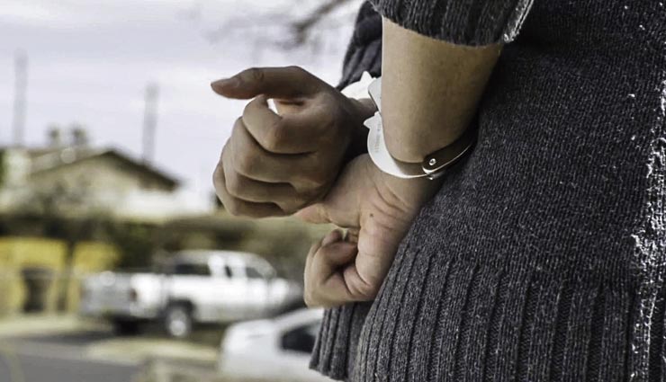 uae,online begger,begger on social media,women online frod,women arrested