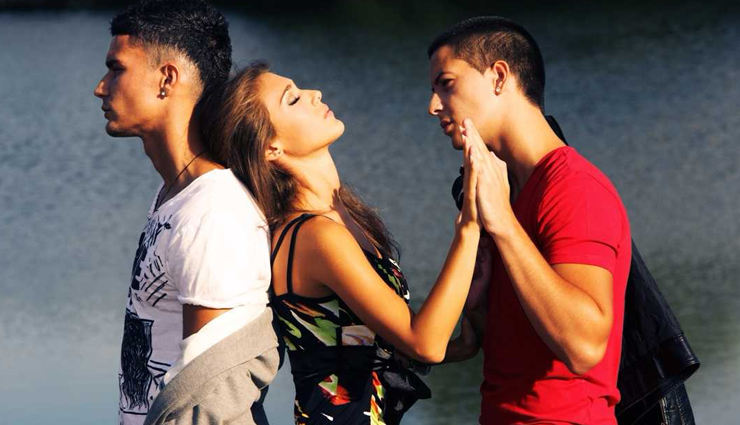 signs your girlfriend is cheating,girlfriend is cheating on you,girlfriend cheating signs,relationship tips,couple tips