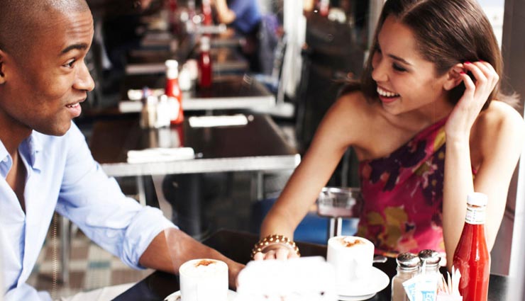 हर लड़की डेट पर जाने से पहले करती है छानबीन, लेती है इन 4 तरीकों की मदद dating tips,girl investigate boys,before dating tips,girls investigation