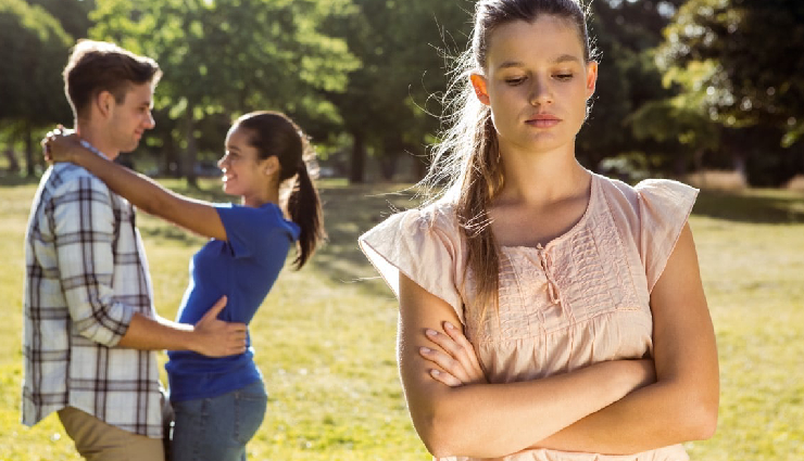 building rapport with girlfriend friends,improving relationship with her friends,connecting with girlfriend social circle,reasons for disliking partner friends,winning over girlfriend friends,navigating social dynamics in relationships,earning approval from partner friends,relationship advice for meeting friends,fostering positive impressions with her friends,creating a bond with your girlfriend social circle