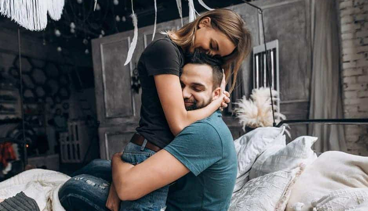 signs girl loves you,relationship tips,couple tips,love tips