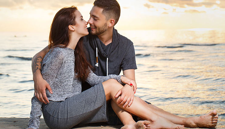 signs girl loves you,relationship tips,couple tips,love tips