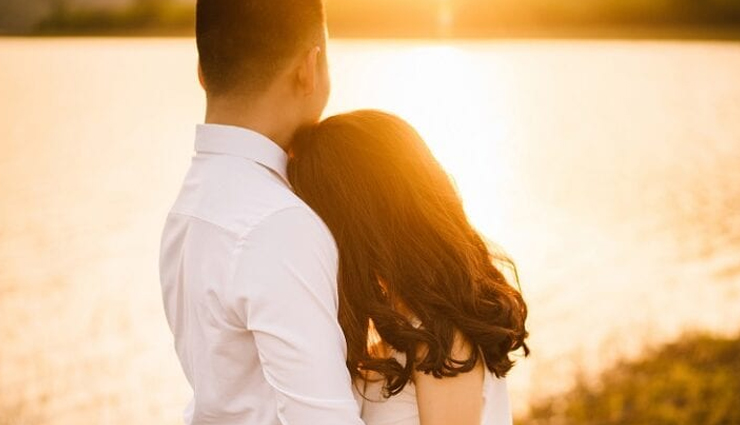 signs girl loves you,relationship tips,couple tips,love tips