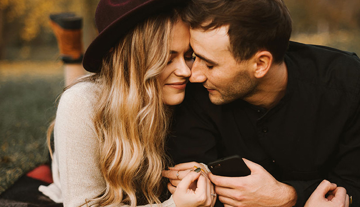 signs girl loves you,relationship tips,couple tips,love tips