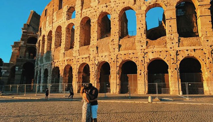 weird news in hindi,kiss,random man kiss,eiffel tower,romantic photos,romantic time,colosseum in rome,kristiana kuqi,trevi fountain