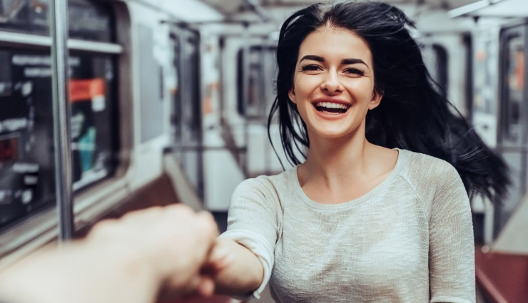 cute ways to make a girl laugh,how to make a girl laugh,funny ways to impress a girl,make her smile,jokes to make a girl laugh,romantic humor for her,ways to make her giggle,flirty jokes for a girl,how to be funny around girls,charming ways to make her laugh