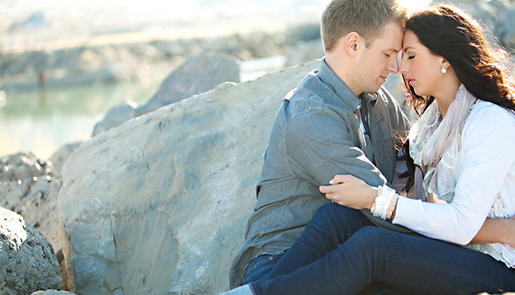 signs girl likes you,relationship tips,couple tips