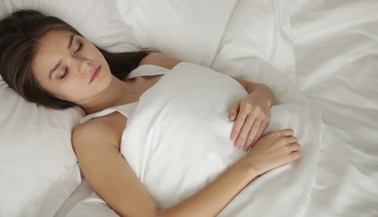 लड़कियों के सोने के तरीकों से जाने उनके चरित्र के बारें में