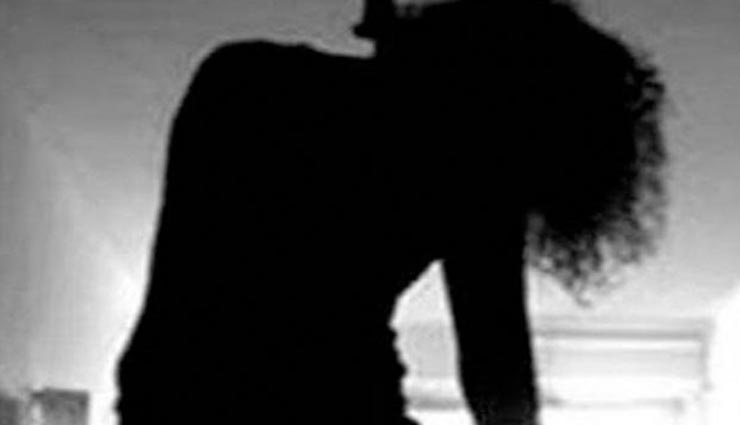 श्रीगंगानगर : पंखे पर दुपट्टे से फंदा बना तीन बेटियों की मां ने करी आत्महत्या, पोस्टमार्टम के बाद होगी कारवाई