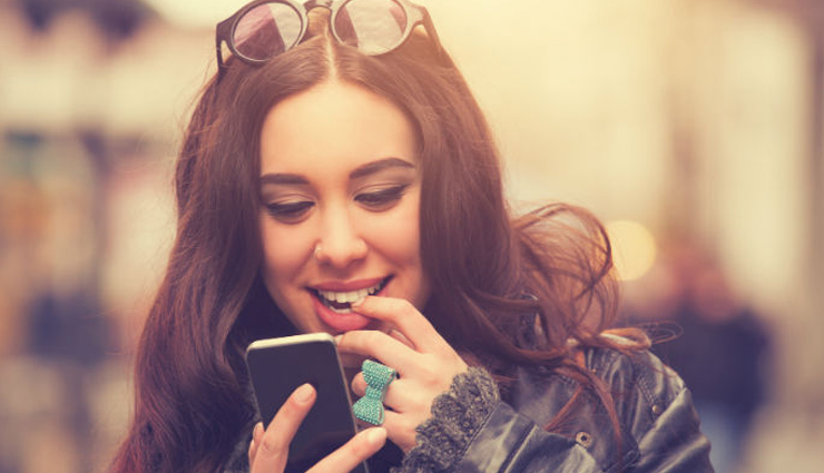 rule for texting him,relationship tips,texting tips,couple tips