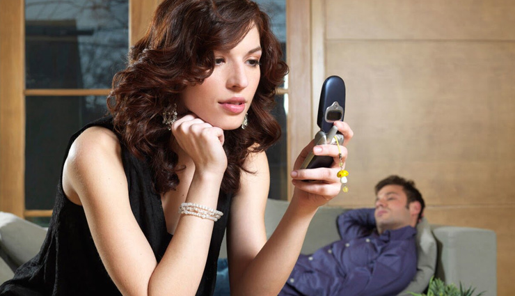 10 Subtle Yet Big Signs The Girl You Like is Using You