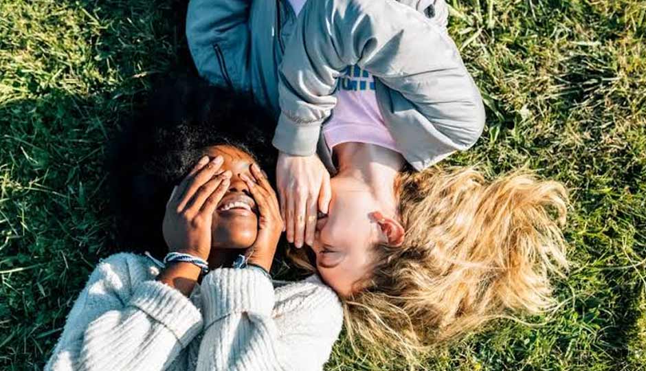 10 Subtle Signs To tell if a Girl Wants To Be Your Girlfriend