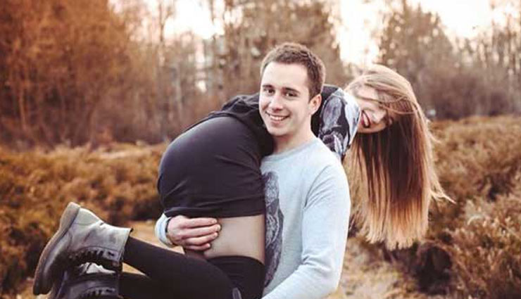 reasons why boys get attracted towards girls,5 things of girls attract boys,what boos likes most in girls,mates and me,relationship tips