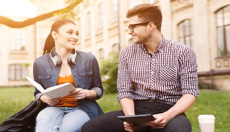 लड़कियों की इन 5 अदाओं के दीवाने होते है लड़के, सेक्सी लुक नहीं रखता मायने