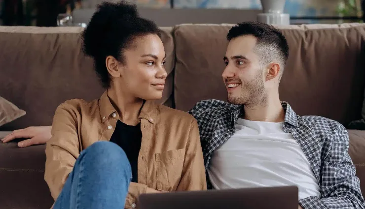 10 Most Obvious Signs To Know If a Girl Like You Over Text