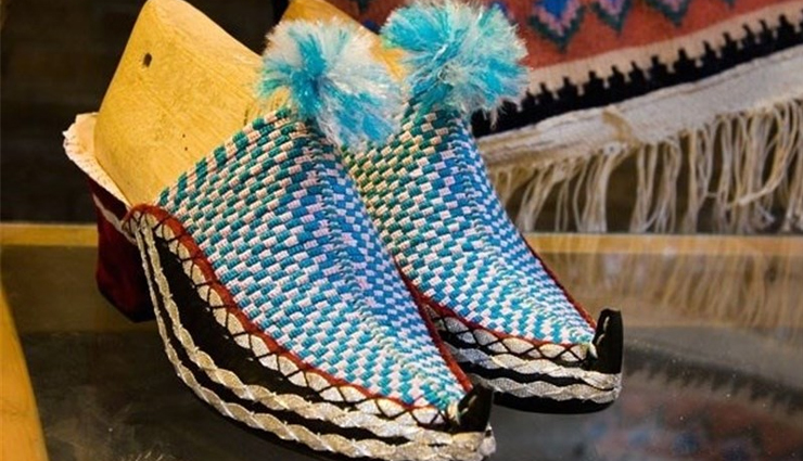 souvenirs to buy from iran,best souvenirs to buy from iran,handmade cloths,giveh,sweets,Nuts,and spices for the foodie,home furnishings,minakari,khatamkari,travel,holidays,travel guide,travel tips