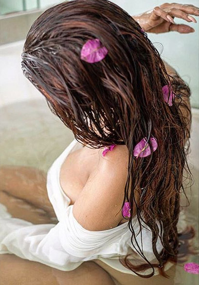 bigg boss,gizele thakral,gizele thakral photoshoot,gizele thakral instagram pics,gizele thakral viral pics,gizele thakral hot pics