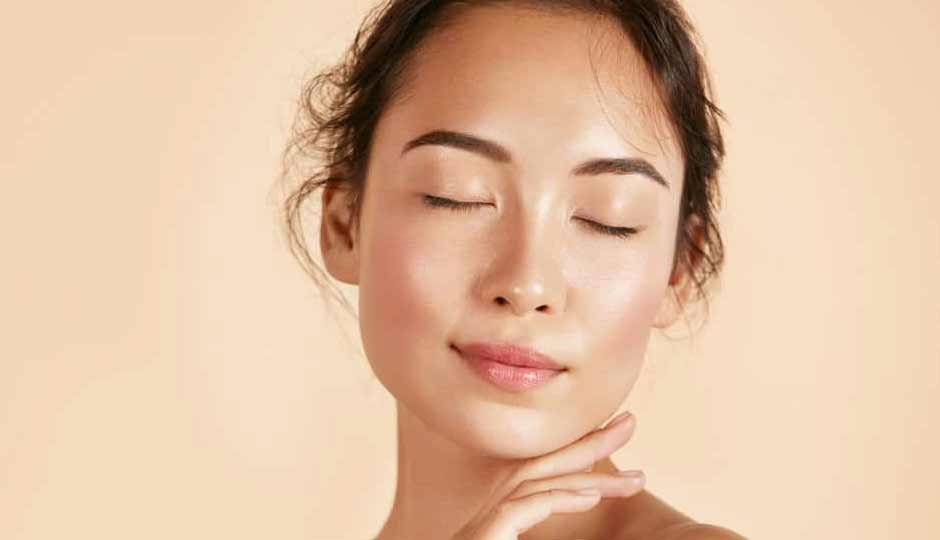 10 Effective Home Remedies for Glass Glowing Skin Naturally